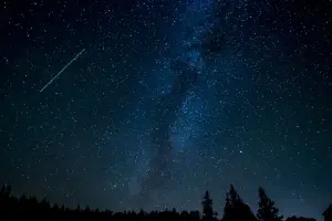 When and where can you see the eclipse and meteor shower in Norway?