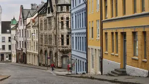 Can I apply for Norwegian citizenship and then leave the country?